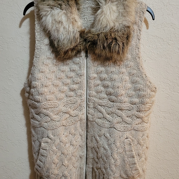 Jackets & Blazers - Women's Knit Vest with Faux Fur Collar
